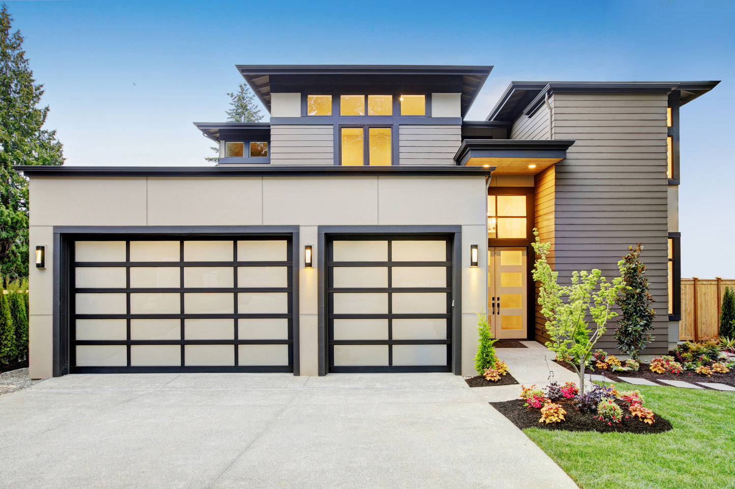 Avisionaire Horizon -Modern Style Garage Door